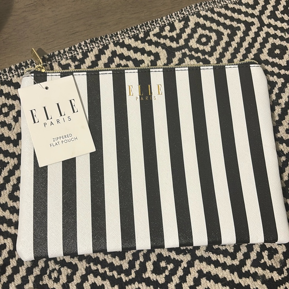 ELLE makeup pouch. Zip open.